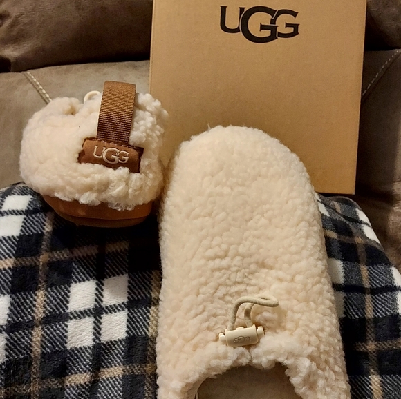 UGG Plushy Sleepers - Picture 2 of 6